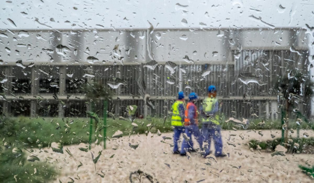 Ministry of Labour urges employers to ensure worker safety amid adverse weather conditions